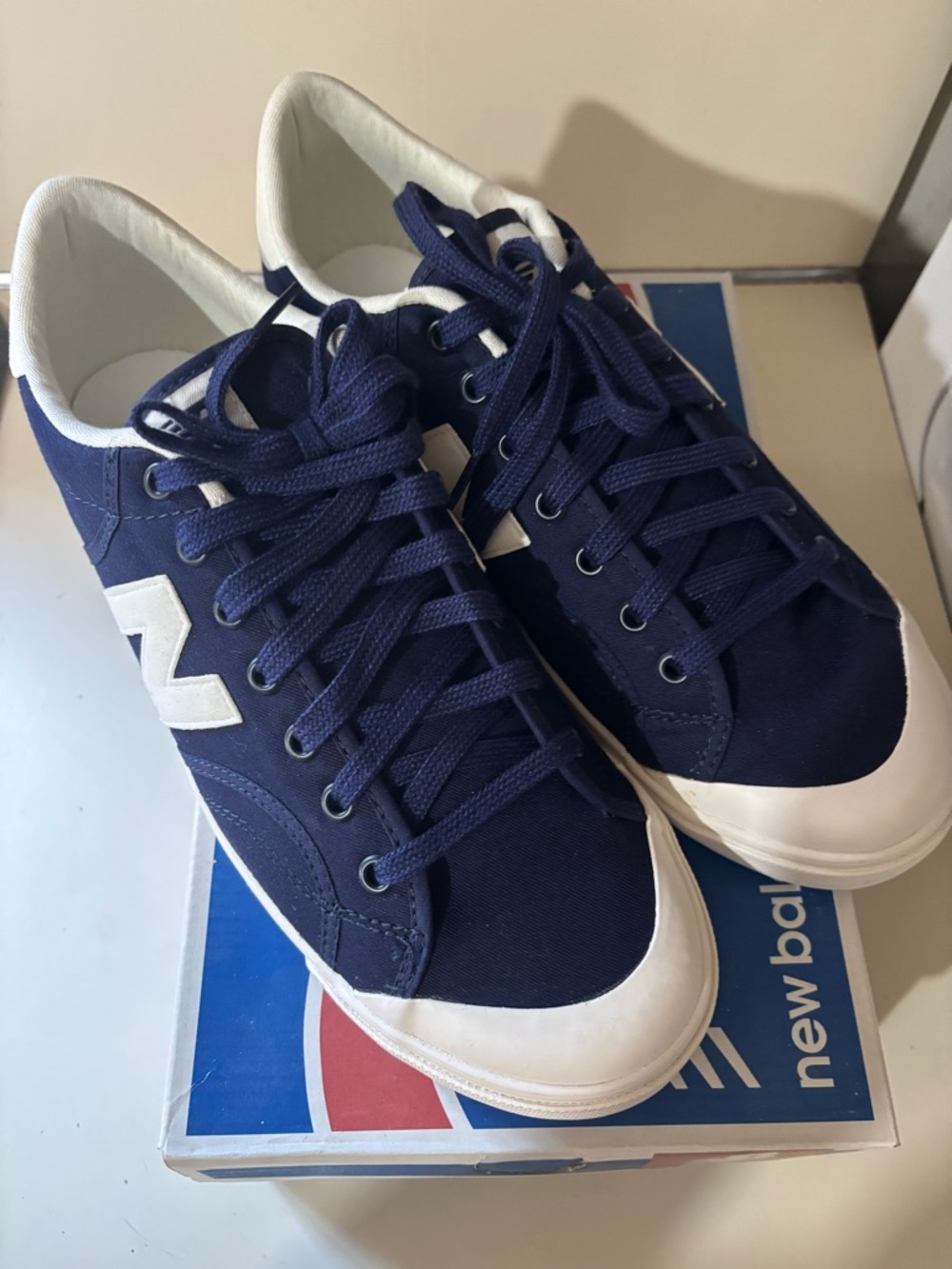 New Balance Men's Navy and White Canvas Low-Top Sneakers size 11 new with box